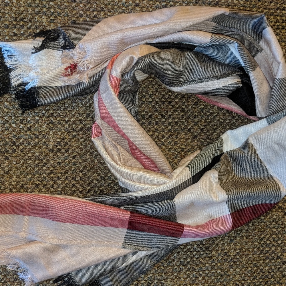 Burberry cashemere and silk blend scarf
